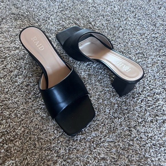 Open toed, faux leather sandal heel - Picture 2 of 5